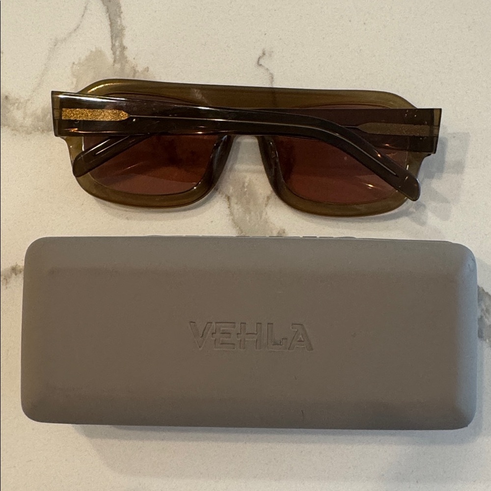 VEHLA Amber Brown Rectangular Sunglasses - Picture 6 of 6